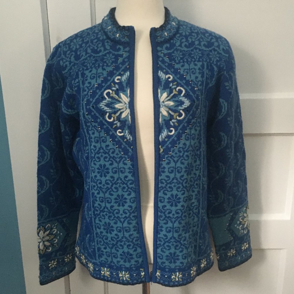 Icelandic Design Sweater - Size Large